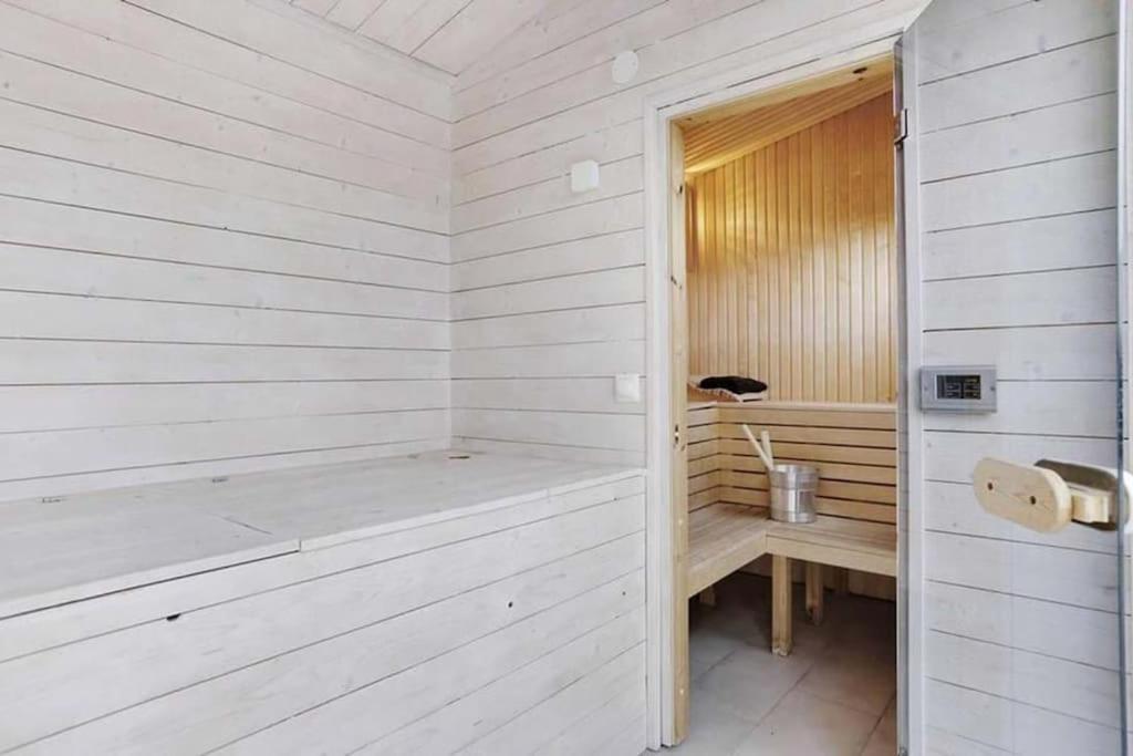 Water Facing Villa With Pool & Sauna Lidingö Dış mekan fotoğraf